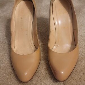 Louboutin tan heels